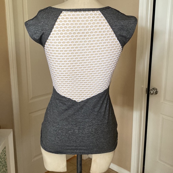 Lorna Jane mesh workout top - Picture 4 of 5